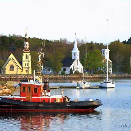 Mahone Bay Beach House ภายนอก รูปภาพ